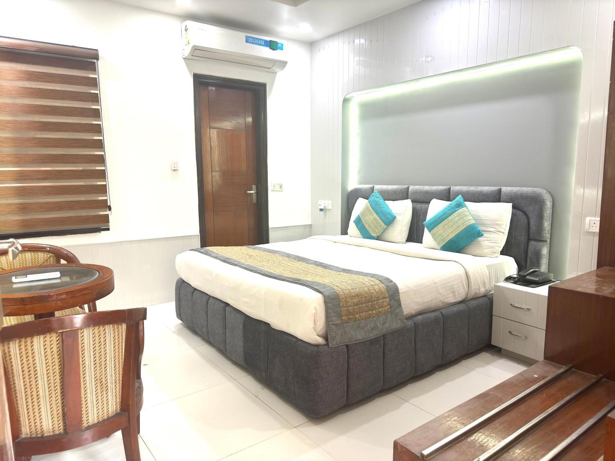 Hotel The Daanish Residency - Karol Bagh New Delhi Exterior photo